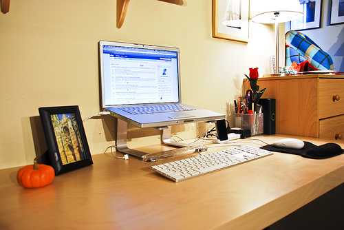 clean office, clean desk, organization in place